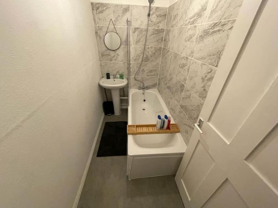 Stunning 2 Bedroom On Tower Bridge ลอนดอน ภายนอก รูปภาพ