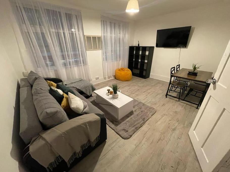 Stunning 2 Bedroom On Tower Bridge ลอนดอน ภายนอก รูปภาพ
